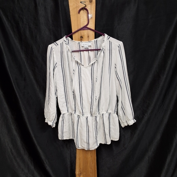 Liz claibourne, women's size medium, 3/4 sleeve blouse. White with blue … - Picture 1 of 11